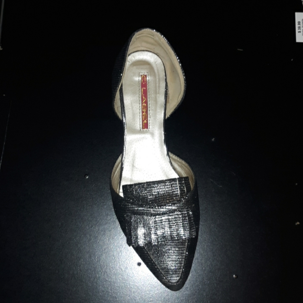 Flats - Picture 2 of 3